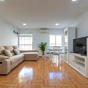 Charming 2 Bedroom At Triana Center By Oui Apartment